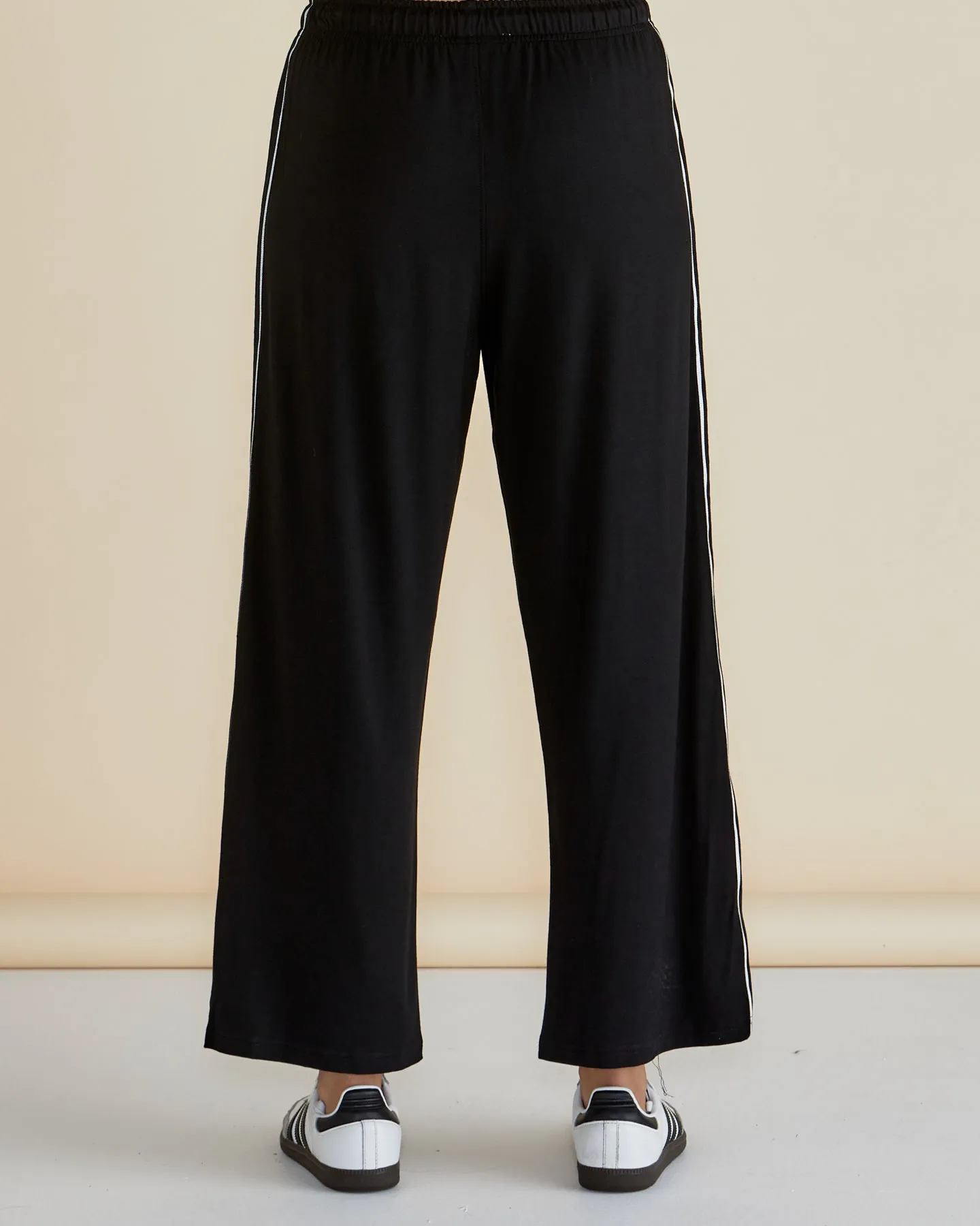 Evelyn Wide Leg Jogger - Black